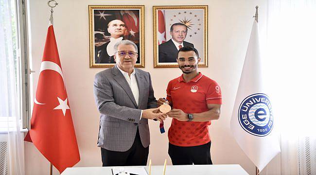 Rektör Budak, Milli Sporcu Ferhat Arıcan’ı Ağırladı