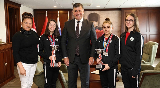 Şampiyon jimnastikçilere Başkan Tugay’dan teşekkür