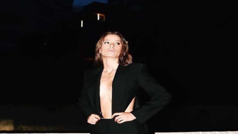 Serenay Sarıkaya’nın 33 Bin 795 TL’lik Terlikleri Hayranları Tarafından Eleştirildi