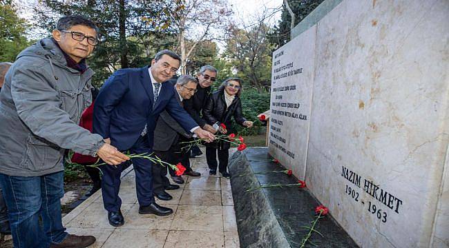 Şiirin ustası Nazım Hikmet 121. doğum gününde anıldı