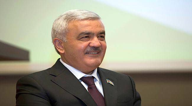 SOCAR, Azerbaycan vatandaşları ile öğrencilere destek veriyor