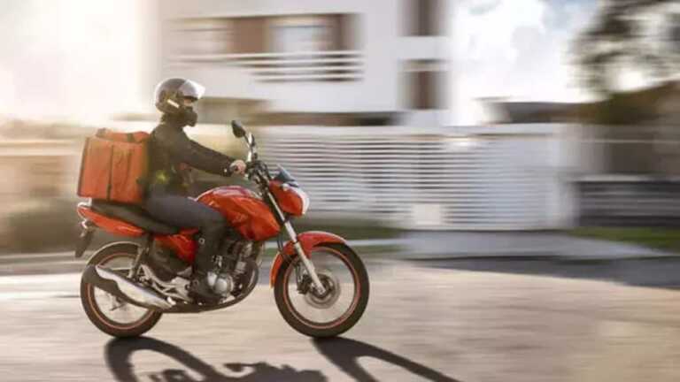 Türk Futbolunda Motokurye ile Oyuncu Sözleşmesi Dönemi Son Buluyor