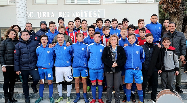 Urla Belediyespor U 17 Liginde Şampiyon oldu
