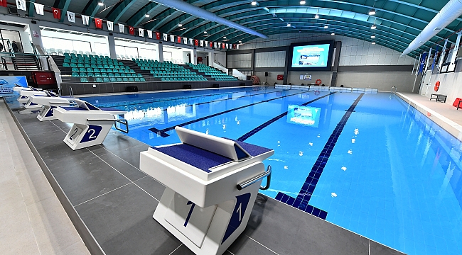Yarı olimpik yüzme havuzu Bergama’da hizmete açıldı
