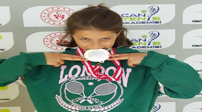 Yunusemreli Minik Tenisçi Altın Madalya İle Döndü