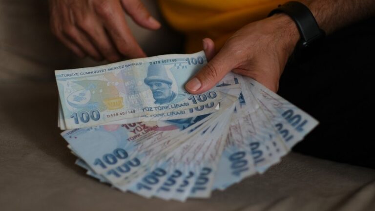 Hesaplara Yatmaya Başlayacak! Emeklilere 3.000 TL’lik Ödeme Resmen Onaylandı