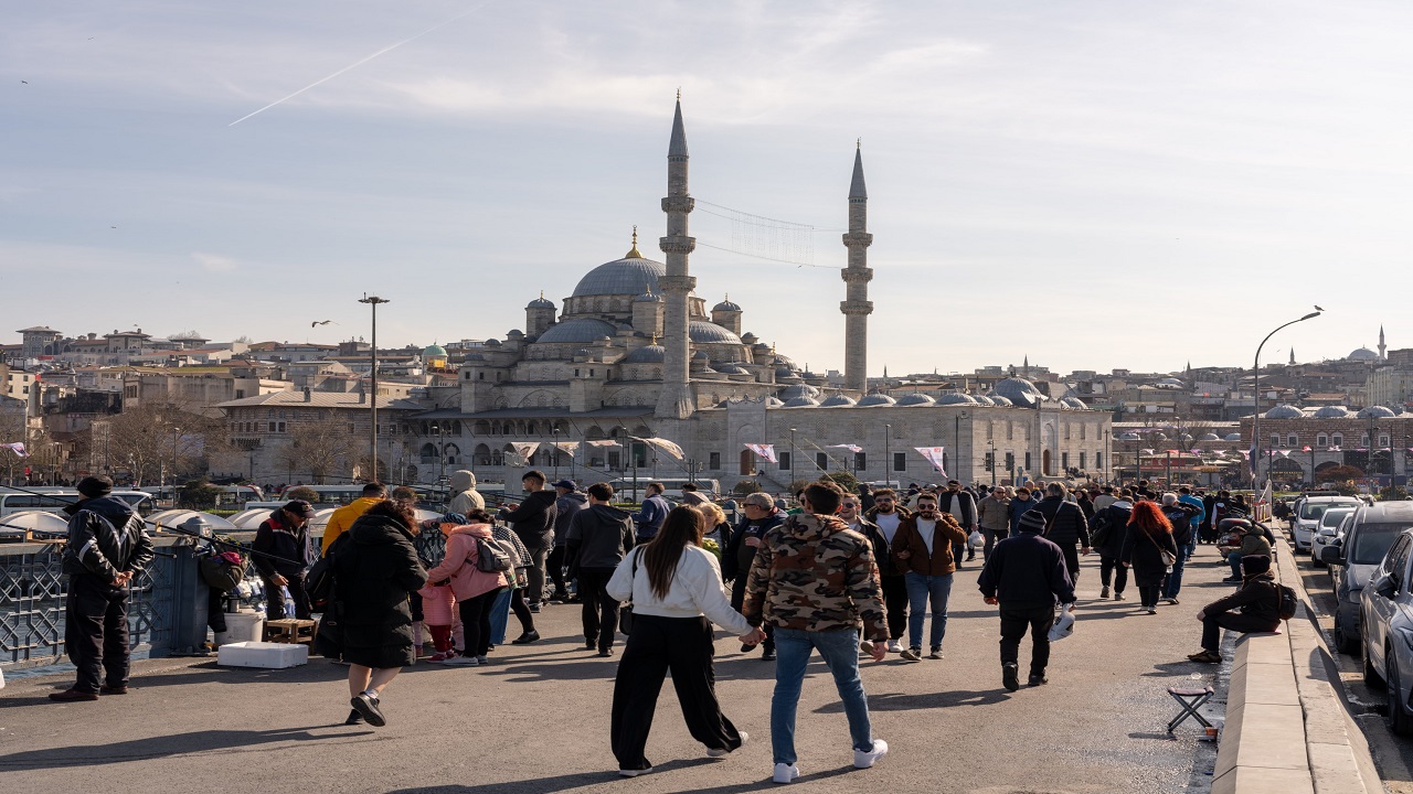 2025 Yılında İşsizlik Oranı Manşette Azalıyor, Genelde Artıyor