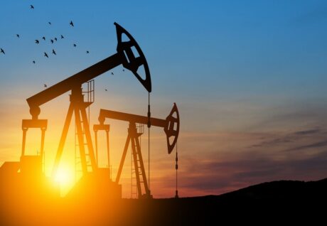 OPEC+ Üretimi Artırıyor, Petrol Fiyatı Düşüyor