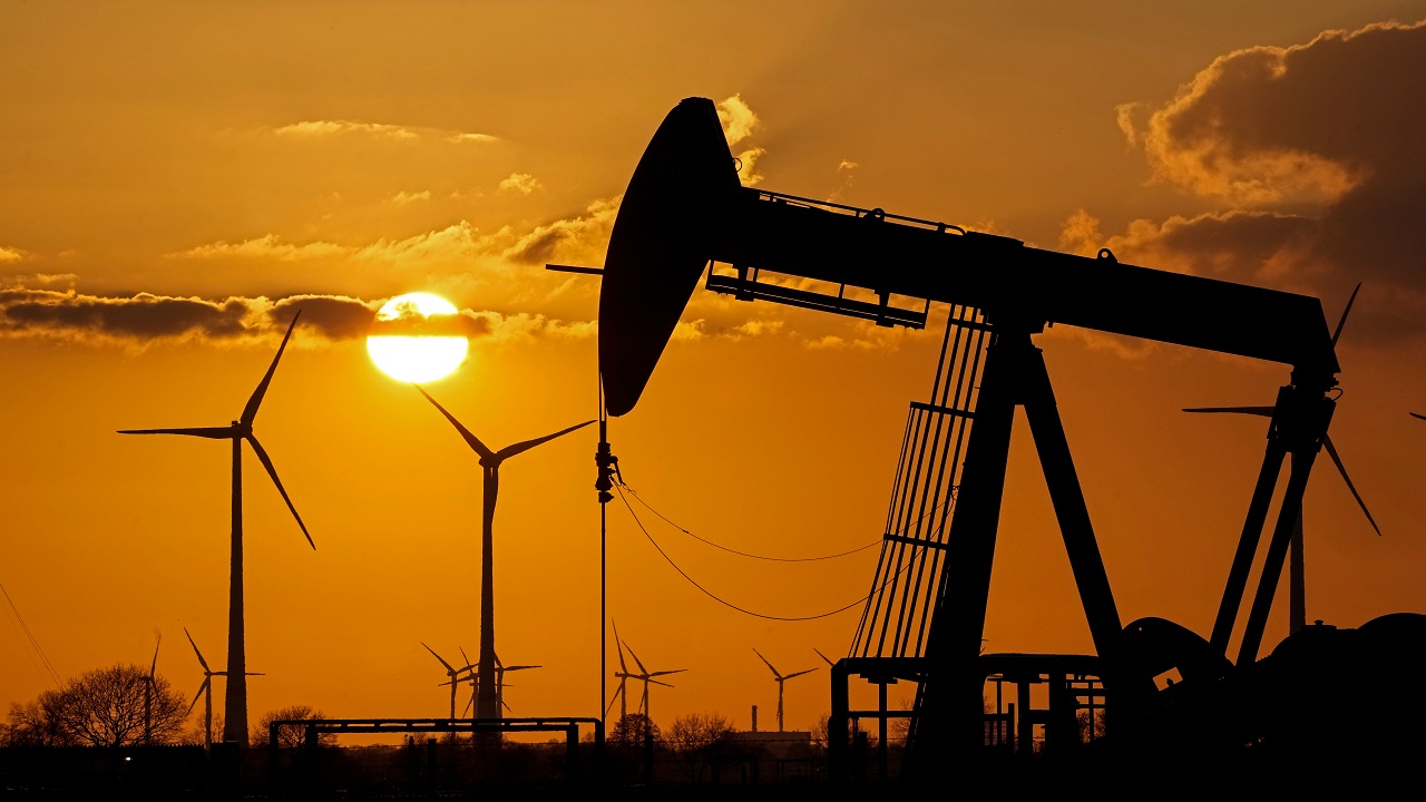 OPEC+ Üretimi Artırıyor, Petrol Fiyatı Düşüyor